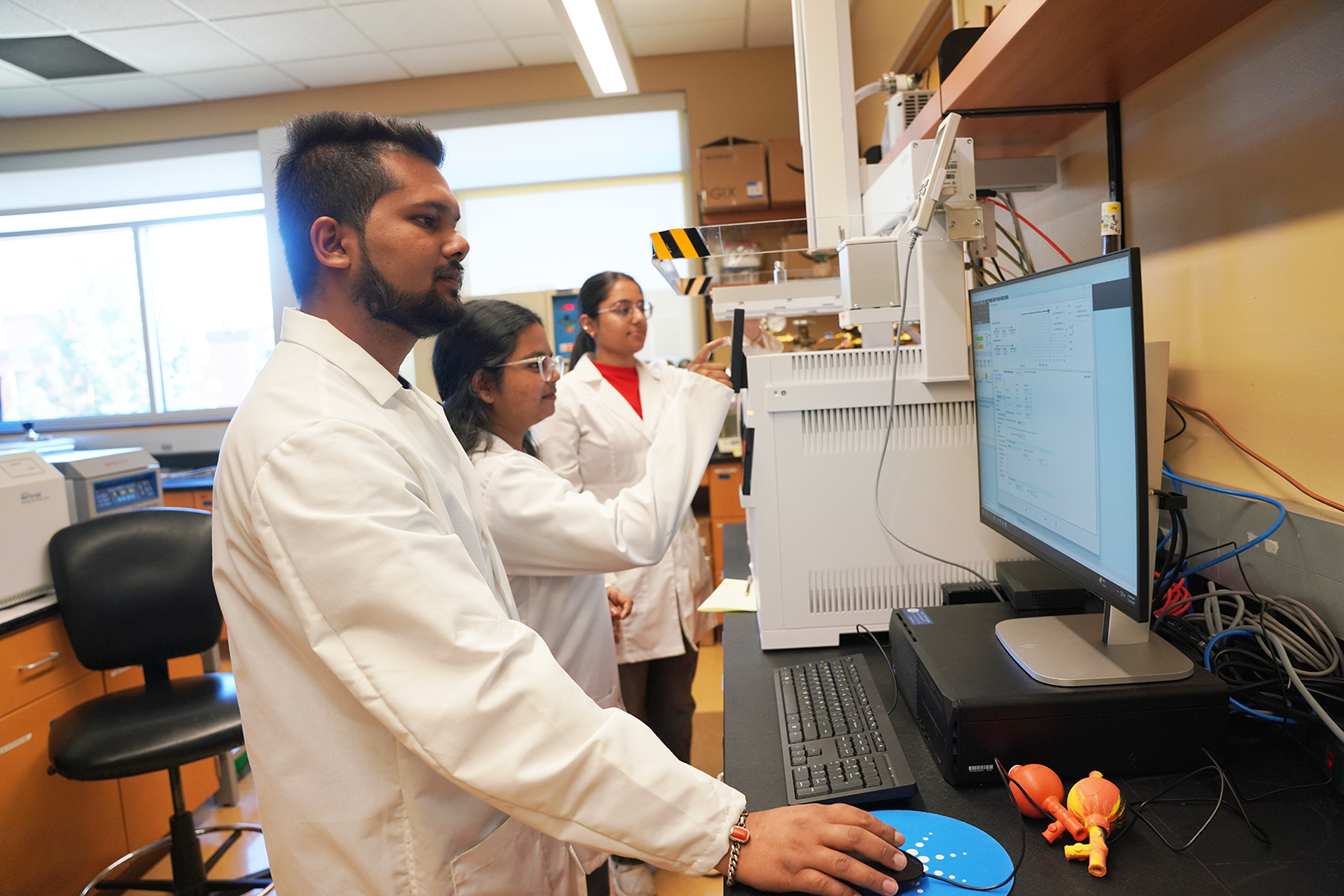 Indian Exchange Students Gain Hands-on Biotechnology Research Experience During South Dakota Mines Internship
